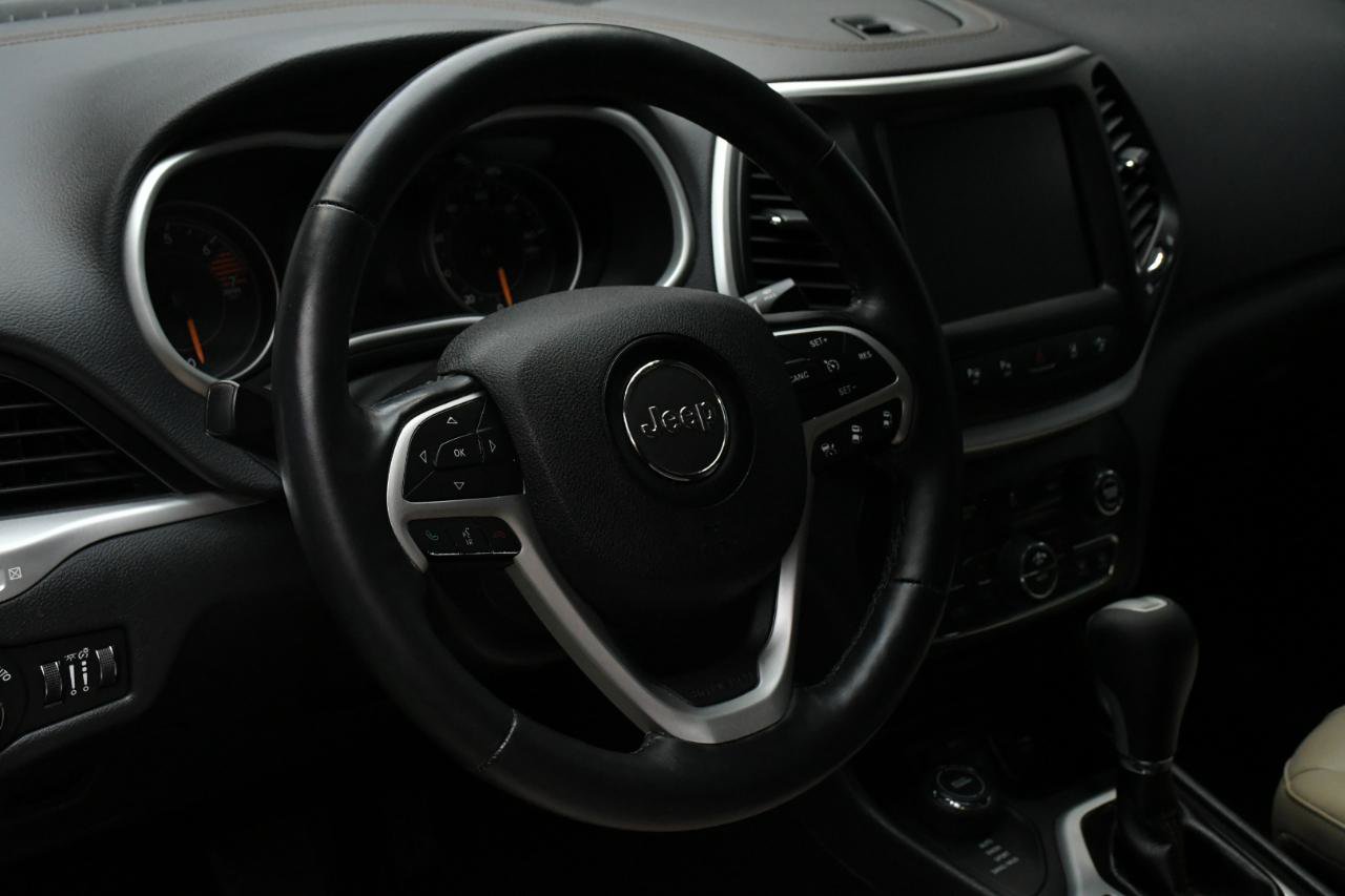 Used 2016 Jeep Cherokee Limited AWD/4WD image 16