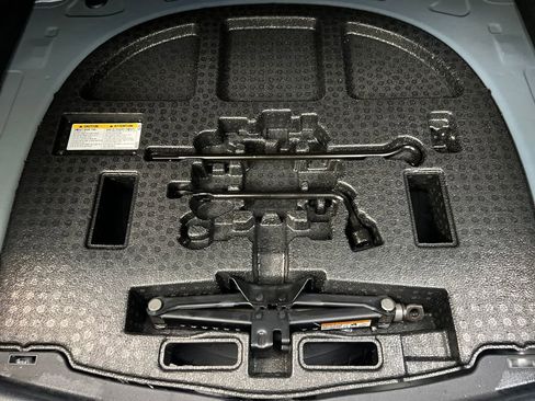 Used 2024 Toyota Camry SE image 30