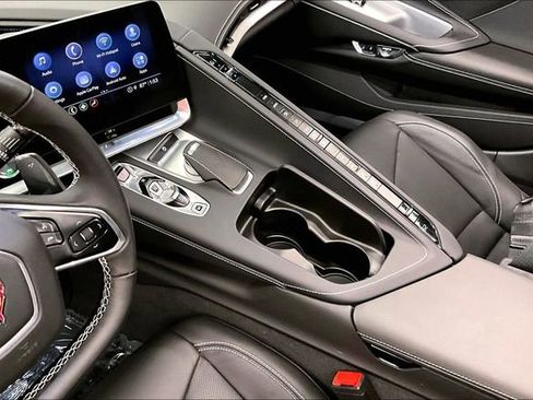 Used 2022 Chevrolet Corvette Stingray Convertible w/ Z51 Performance Package image 18