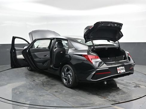 Used 2025 Hyundai Elantra Limited FWD image 56