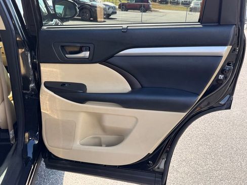 Used 2018 Toyota Highlander XLE AWD/4WD image 22