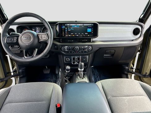 Used 2025 Jeep Wrangler Unlimited Sport AWD/4WD image 3