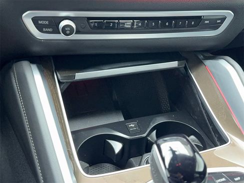 Used 2022 BMW X6 xDrive40i w/ M Sport Package image 31