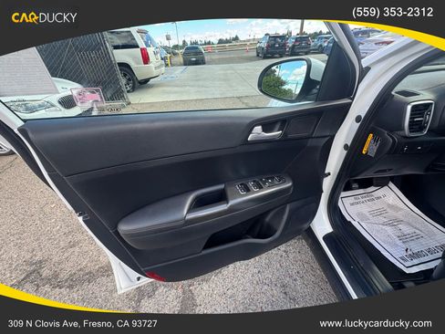 Used 2021 Kia Sportage LX image 7