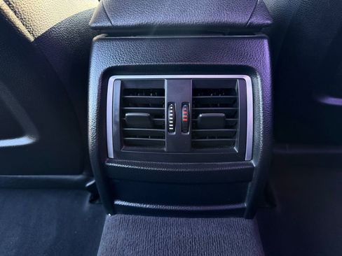 Used 2018 BMW 320i Sedan image 12