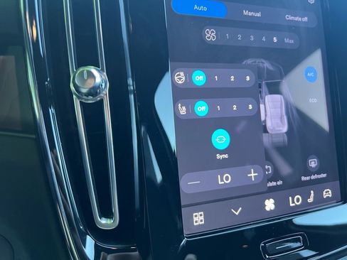 Certified 2023 Volvo XC40 Recharge Ultimate AWD/4WD image 18