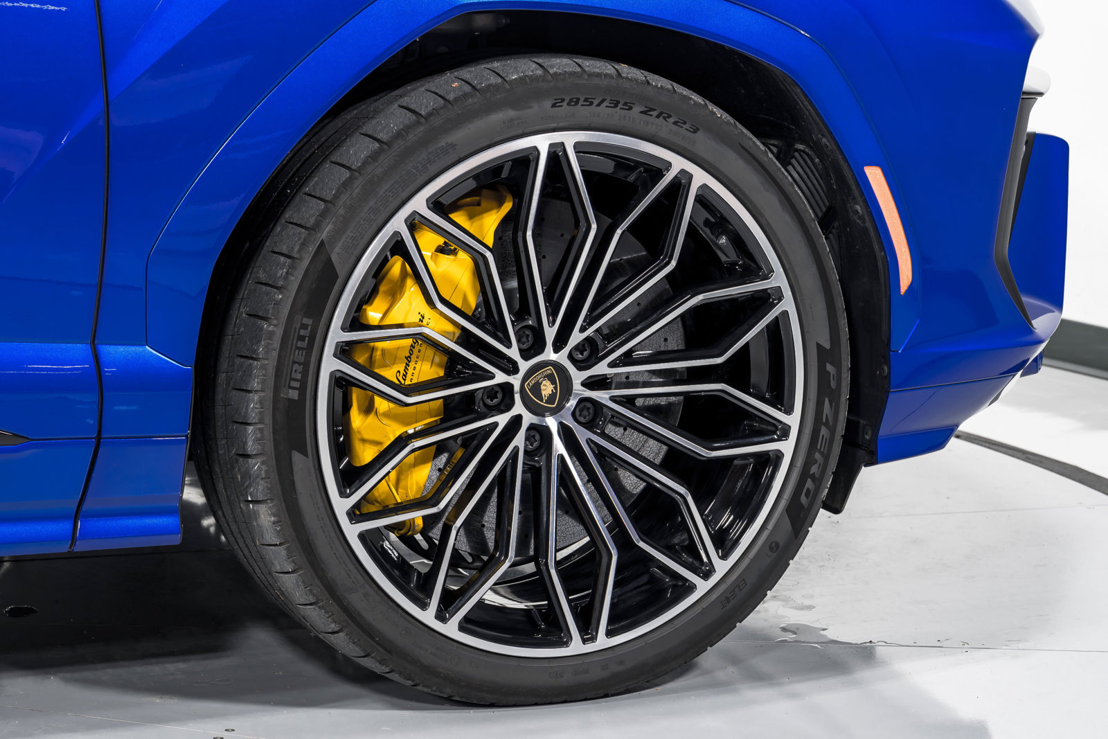 Used 2025 Lamborghini Urus SE AWD/4WD image 53