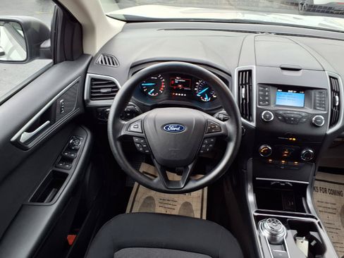 Used 2019 Ford Edge SE FWD image 3