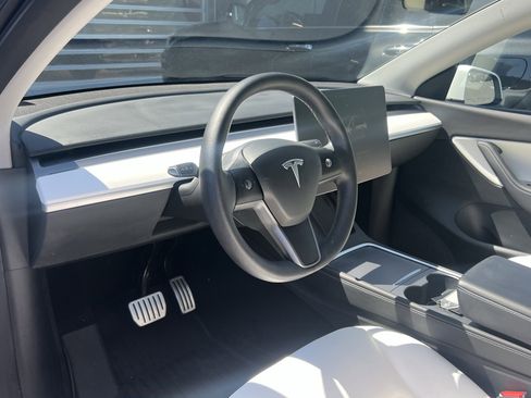 Used 2022 Tesla Model Y Performance AWD/4WD image 19