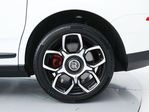 Used 2023 Rolls-Royce Cullinan Black Badge w/ Dark Exterior Package image 48