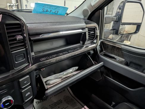 Used 2023 Ford F350 Lariat w/ Tow Technology Package image 19