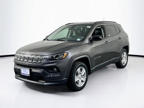 Used 2022 Jeep Compass Latitude w/ Convenience Group AWD/4WD image 1