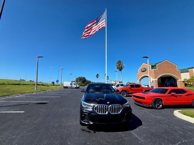 Used 2023 BMW X6 xDrive40i w/ Executive Package AWD/4WD image 3