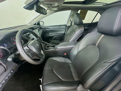 Used 2020 Toyota Camry XSE FWD image 33