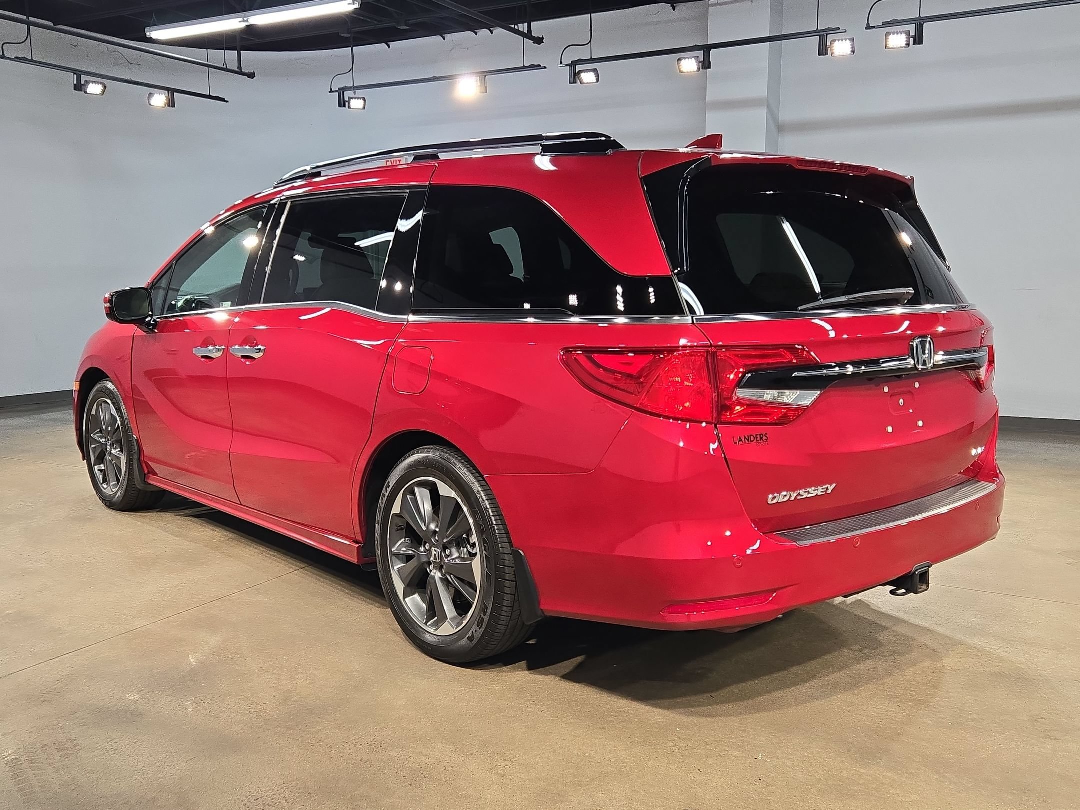 Used 2023 Honda Odyssey Elite image 5