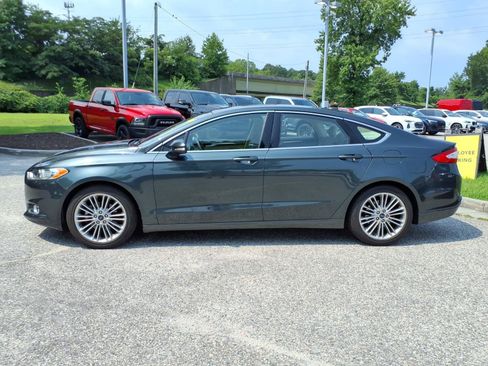 Used 2016 Ford Fusion SE w/ Equipment Group 202A FWD image 2