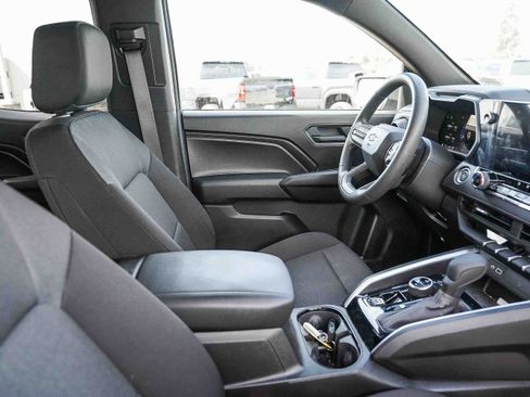 Used 2025 Chevrolet Colorado Trail Boss image 18