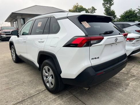 Used 2021 Toyota RAV4 LE AWD/4WD image 4