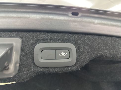 Used 2019 Volvo S60 T6 R-Design image 28