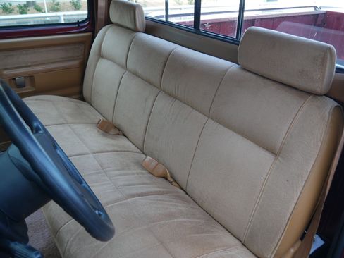 Used 1992 Dodge D/W Truck 150 RWD image 53