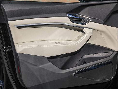 Certified 2024 Audi Q8 e-tron Premium Plus image 19