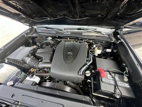 Used 2022 Toyota Tacoma SR5 AWD/4WD image 25