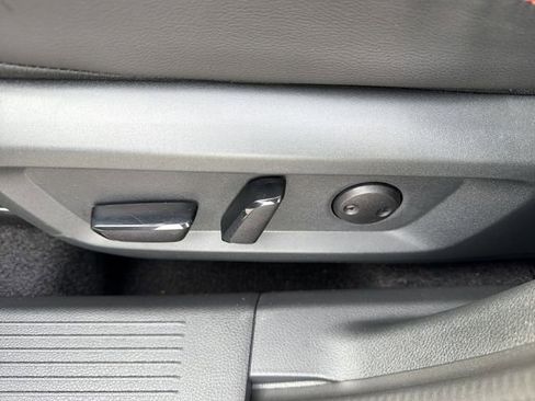 Used 2025 Nissan Rogue SV AWD/4WD image 16