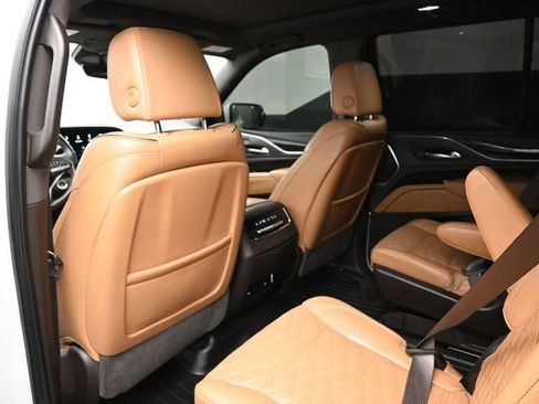 Used 2021 Cadillac Escalade Sport w/ LPO, Illumination Package AWD/4WD image 23