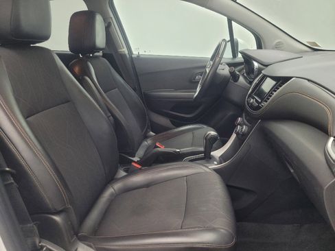 Used 2020 Chevrolet Trax LT w/ Driver Confidence Package image 21