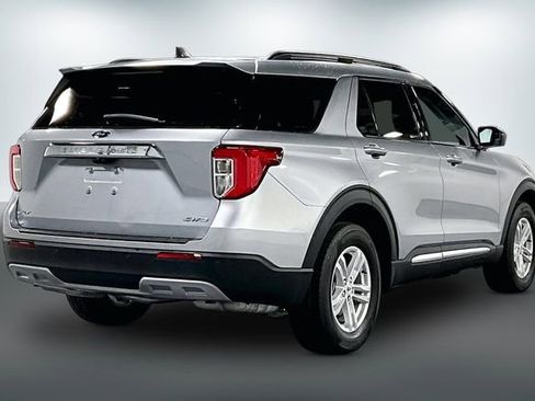 Used 2024 Ford Explorer XLT w/ Equipment Group 202A AWD/4WD image 7