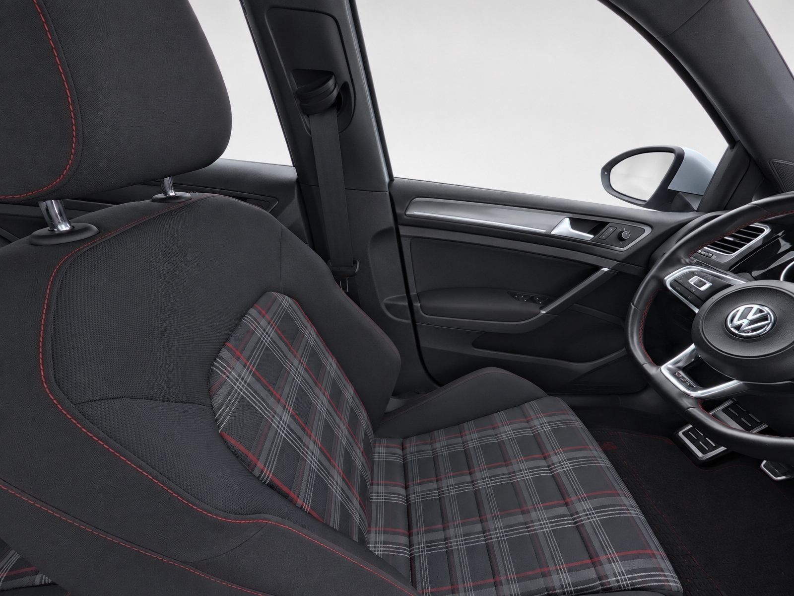 Used 2018 Volkswagen GTI SE FWD image 15