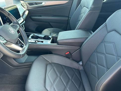 Used 2024 Volkswagen Atlas Cross Sport SE image 13