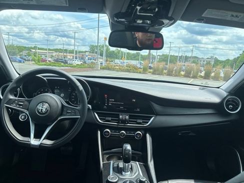 Used 2018 Alfa Romeo Giulia AWD image 25
