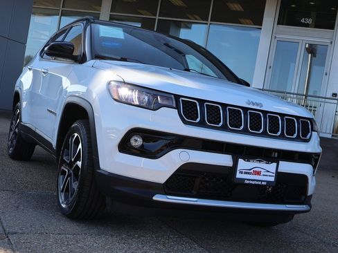 Used 2023 Jeep Compass Limited image 7