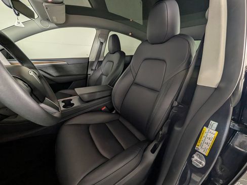 Used 2024 Tesla Model Y Long Range RWD image 5