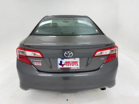 Used 2014 Toyota Camry SE FWD image 39