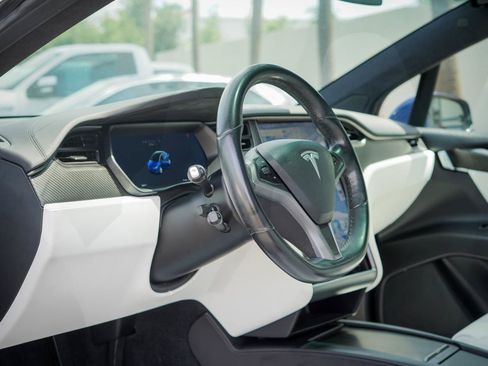 Used 2018 Tesla Model X 75D AWD/4WD image 9