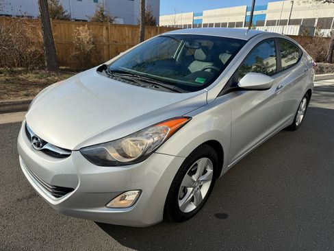 Used 2013 Hyundai Elantra GLS w/ Preferred Pkg image 2