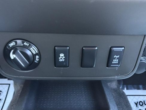 Used 2013 Nissan Xterra PRO-4X AWD/4WD image 26