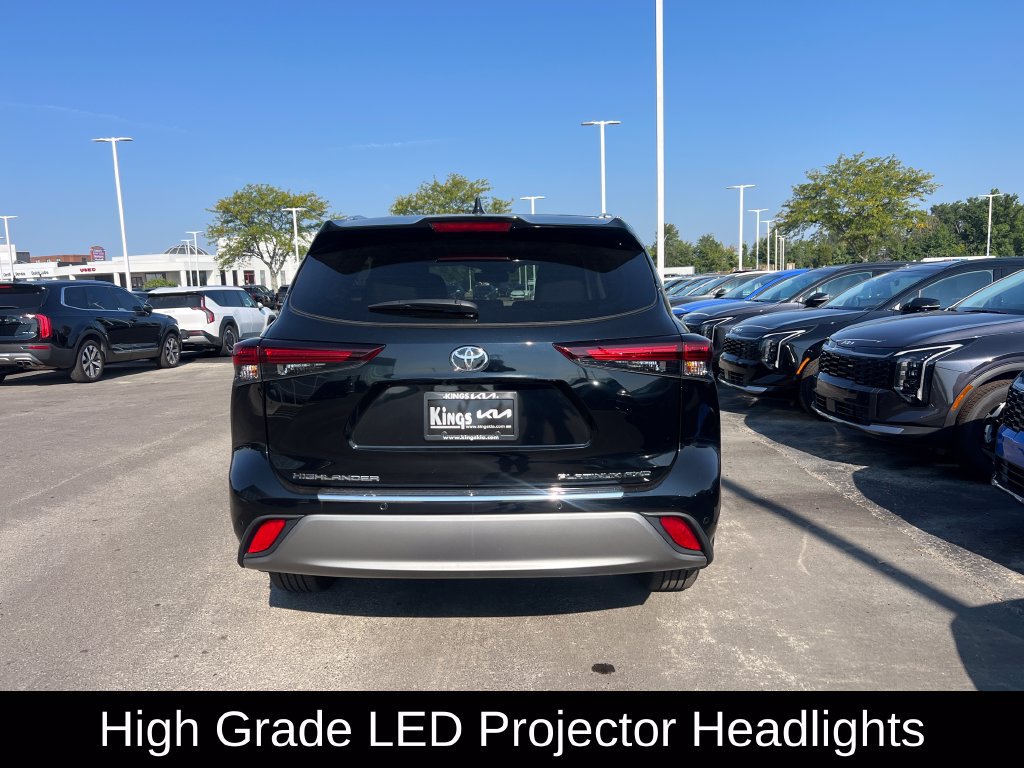 Used 2024 Toyota Highlander Platinum AWD/4WD image 4