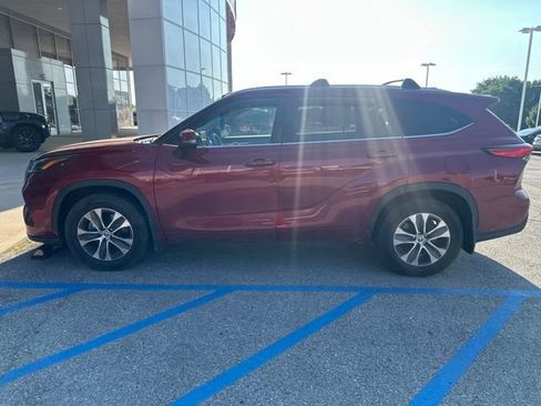 Used 2023 Toyota Highlander XLE AWD/4WD image 6
