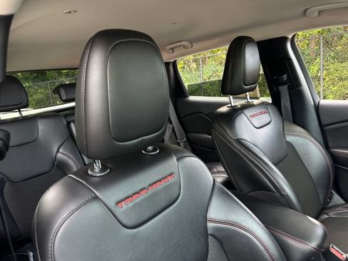 Used 2020 Jeep Cherokee Trailhawk w/ Comfort/Convenience Group AWD/4WD image 35