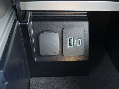 Used 2021 Ford Explorer Platinum w/ Equipment Group 601A image 46