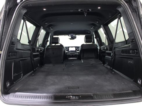 Used 2024 Jeep Wagoneer L Series II w/ Flexible Seating Group AWD/4WD image 24