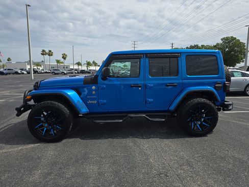 Used 2024 Jeep Wrangler Unlimited Sahara w/ Technology Group AWD/4WD image 6