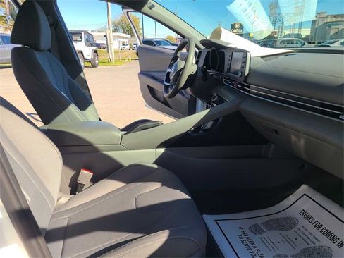 Used 2023 Hyundai Elantra SEL image 17