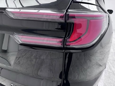 Used 2024 GMC Acadia Elevation image 15