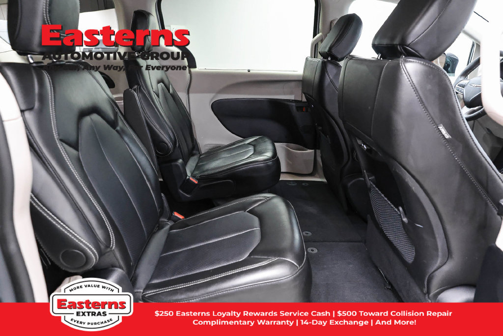 Used 2024 Chrysler Pacifica Touring-L FWD image 23