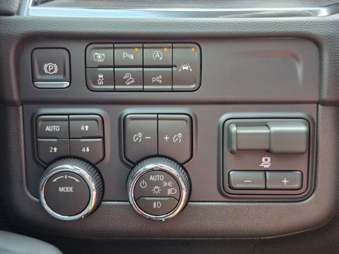 New 2026 Chevrolet Suburban Premier AWD/4WD image 16