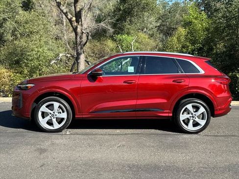 Certified 2025 Audi Q5 Premium Plus w/ Premium Plus AWD/4WD image 8